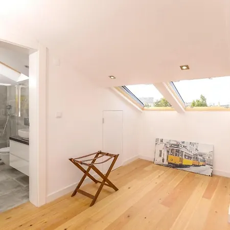 With 4 Bedrooms In Lisboa, With Wonderful City View, Furnished Balc... Lisboa