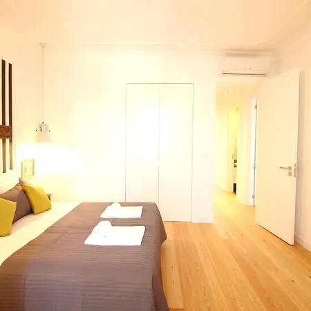 With 4 Bedrooms In Lisboa, With Wonderful City View, Furnished Balc... Apartman