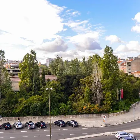 With 4 Bedrooms In Lisboa, With Wonderful City View, Furnished Balc... Apartman Lisboa