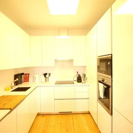 With 4 Bedrooms In Lisboa, With Wonderful City View, Furnished Balc... Apartman