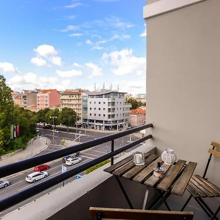 With 4 Bedrooms In Lisboa, With Wonderful City View, Furnished Balc... Lisboa