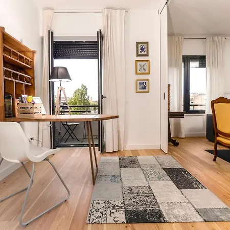 With 4 Bedrooms In Lisboa, With Wonderful City View, Furnished Balc...