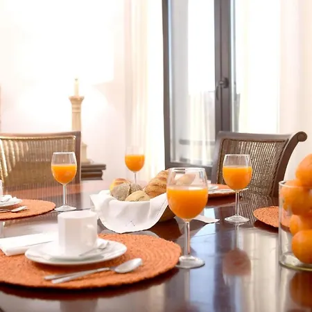 With 4 Bedrooms In Lisboa, With Wonderful City View, Furnished Balc... Lisboa